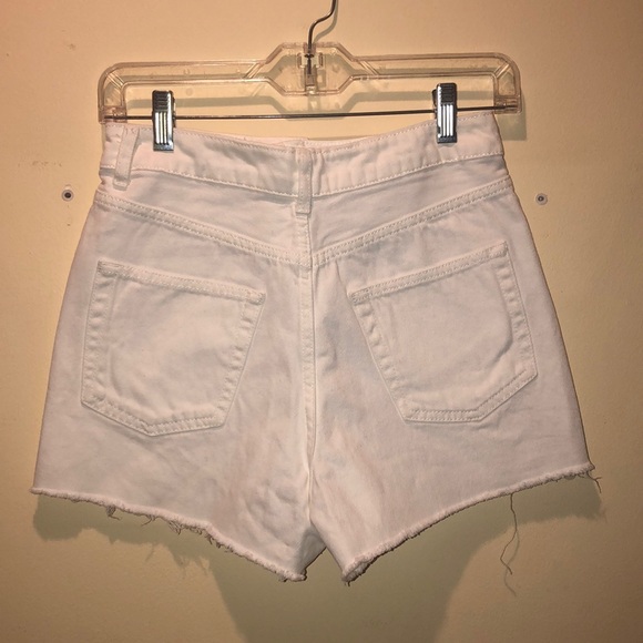 SOLD🙌🏼 White Jean Shorts - Picture 2 of 3
